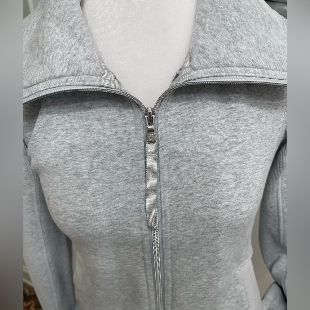 Lululemon En Route Jacket Heathered Light Grey Size 4 - Picture 10 of 16